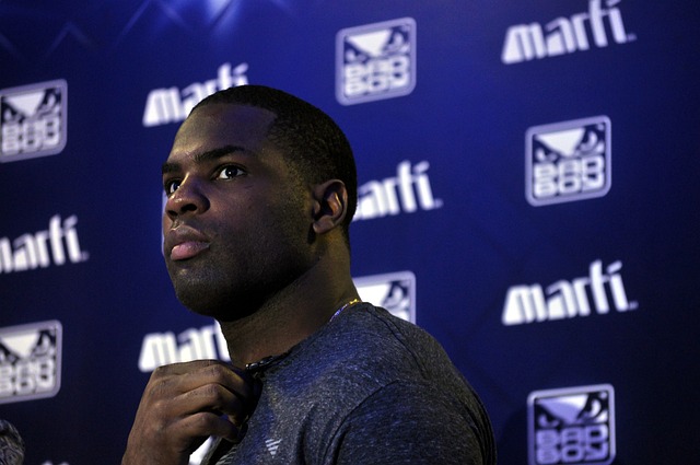 德天空：曼联已向莱比锡明确表示，他们仍在对谢什科的竞争中