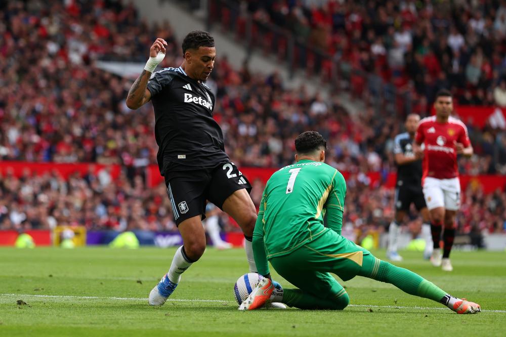 中后卫极限拦截救球队一命